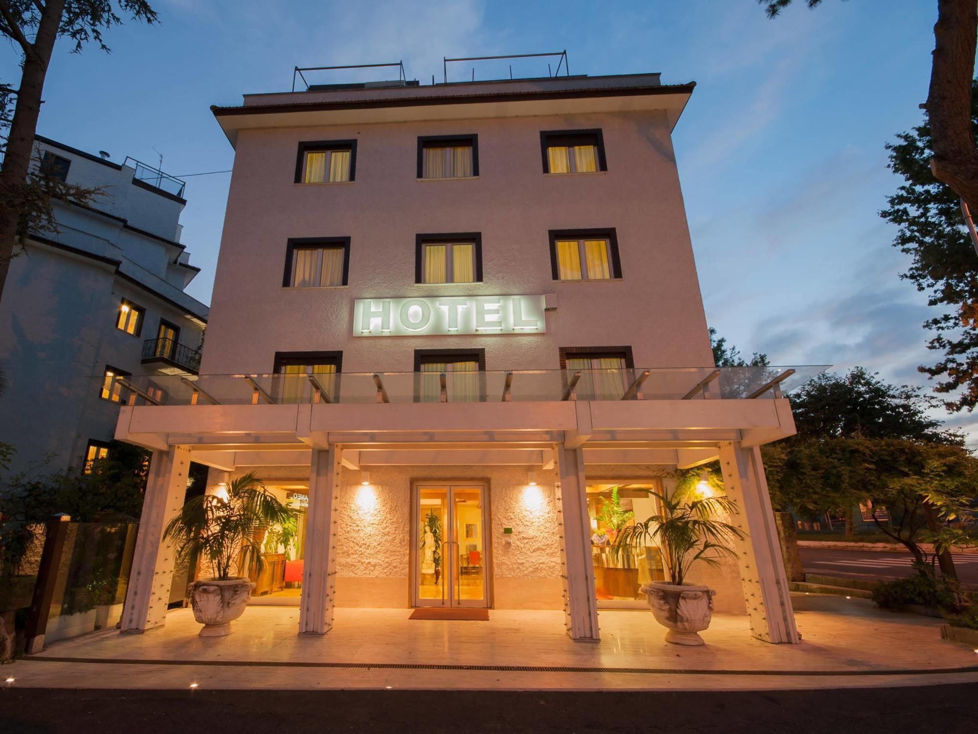 La Pergola 3* Rom